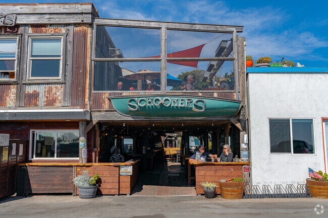 Schooners offers indoor seating, plus outdoor and patio dining with beach views.