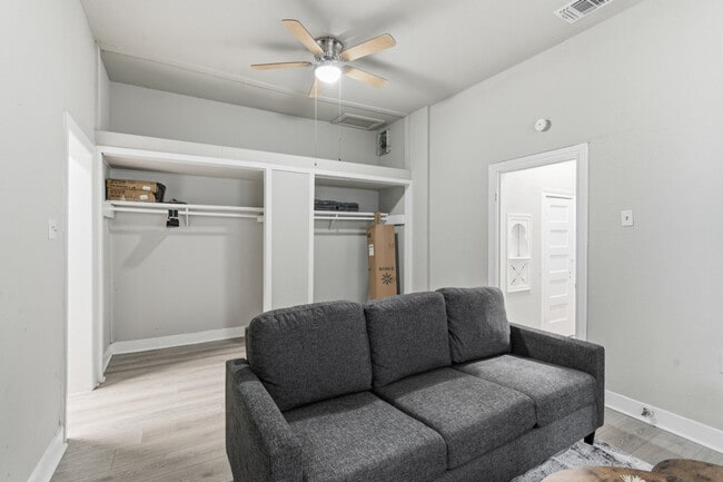 314 W Cevallos unit ID1363386P, San Antonio, TX 78204 - photo 2