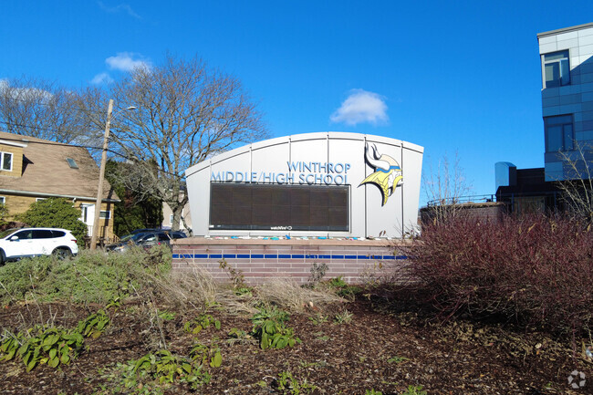 Winthrop Middle School has an overall grade of B on Niche.