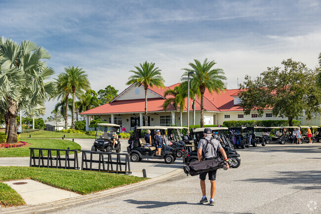Lehigh Acres golfers have several well equipped golf clubs in the area.