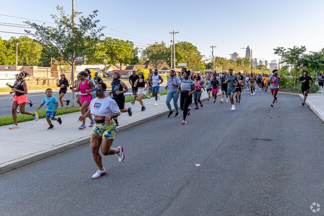 The Mad Miles Run Club brings hundreds of runners together every week.