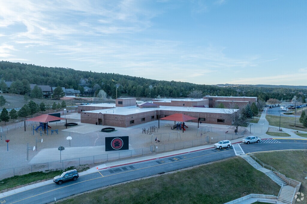 Corral Drive Elementary School welcomes K–5 learners on Corral Drive in Rapid City.