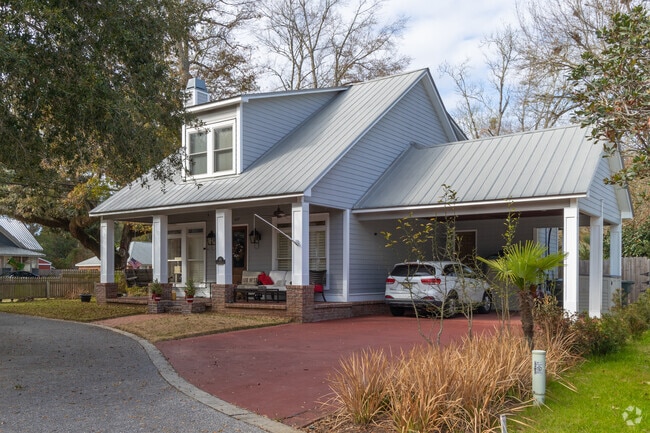 Olde Towne Daphne homes are in keeping with the historic feel of the district.