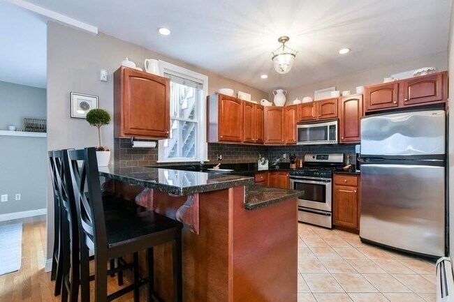 544 E 8th St unit 3, Boston, MA 02127 - photo 2