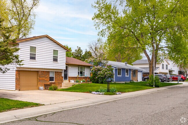 Rows of split-levels sit next to ranch homes on tree-lined streets in Far Horizons.