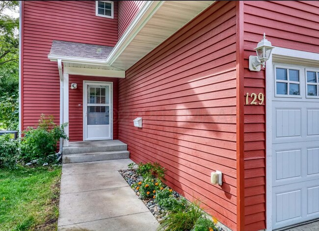 129 16th St S unit 1, Fargo, ND 58103 - photo 2