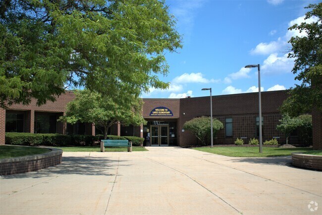 Hartland Round Elementary School building in Outlying Livingston County.