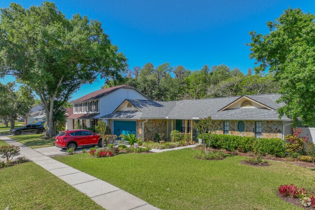 Ranch-style homes lie alongside traditional homes in Bloomingdale.