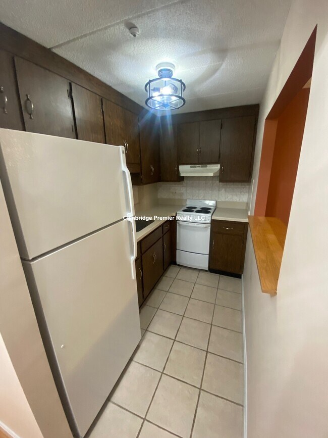 17 Healey St Unit 102, Cambridge, MA 02138