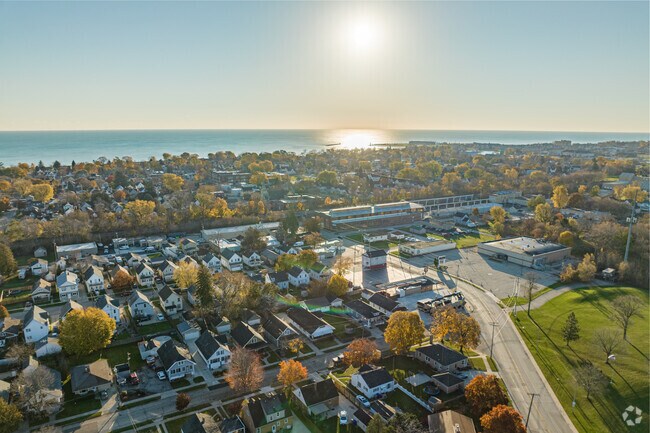 An aerial view of the Washington neighborhood with Lake Michigan in the distance.