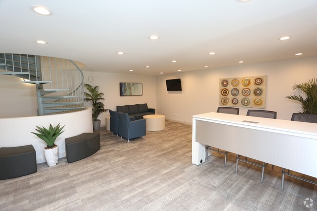 The Studios at Patchen - FREE Utilities, Lexington, KY 40517 - photo 4