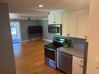 14 Bond Rd, Kittery Point, ME 03905