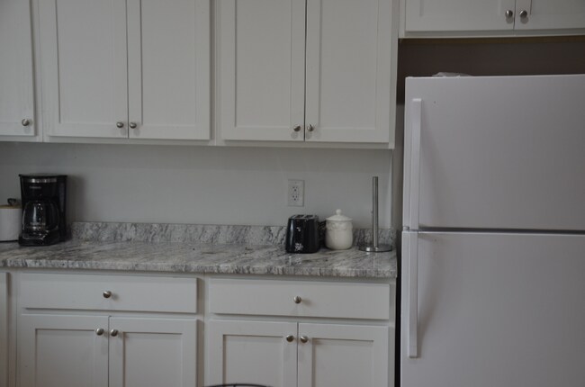 51 Windsor St unit 4, Worcester, MA 01605 - photo 3