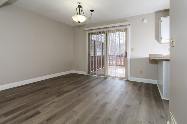 1406 Dillingham Ct, Columbus, OH 43228 - photo 7