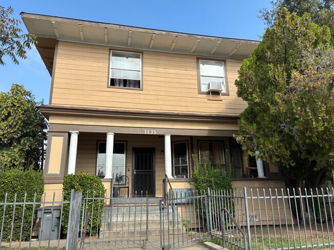 1133 E Divisadero St unit Apartment, Fresno, CA 93721 - photo 2