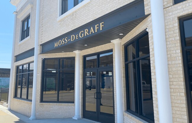 906 S Main St unit Middle Apartment, Joplin, MO 64801 - photo 2