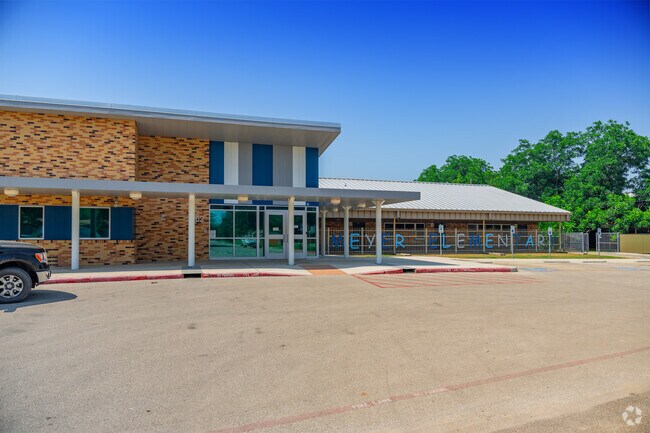 Meyer Elementary School, in Hondo, TX, earns a B-minus from Niche.
