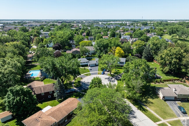 Enjoy cul-de-sac living in Scots Plains.