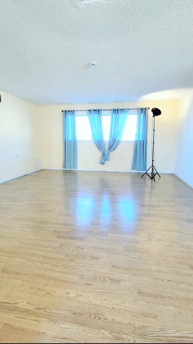2239 N Frederic St unit Find your Zen Burban, Burbank, CA 91504 - photo 2