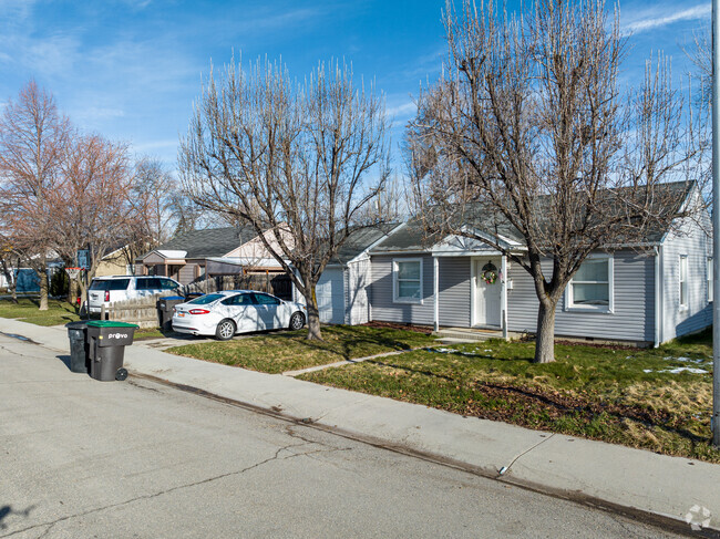 A row of well-maintained homes in the Foot Hills Neighborhood.