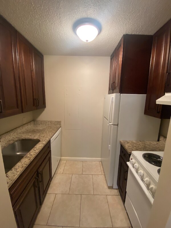 1810 E St unit 202, Lincoln, NE 68508 - photo 1