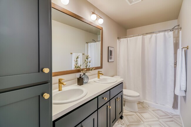 Master Bathroom1_1.jpg