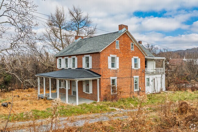 There are a handful of homes in Cavetown that were built in the 1800s.