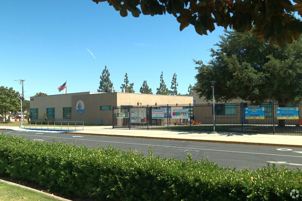 Montera Elementary is in the Montclair neighborhood.