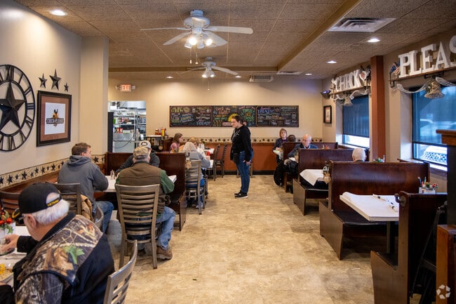 Check Please Restaurant & Café in Grafton offers locals pub food and a friendly atmosphere.