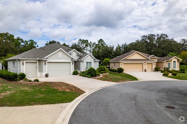 A beautiful row of cul-de-sac homes in the Village of Tamarind Grove.