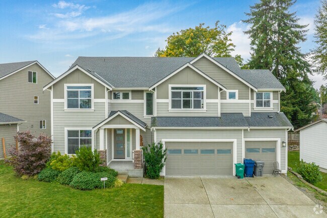 Newly constructed Craftsman-style single-family homes line Cascade View streets.