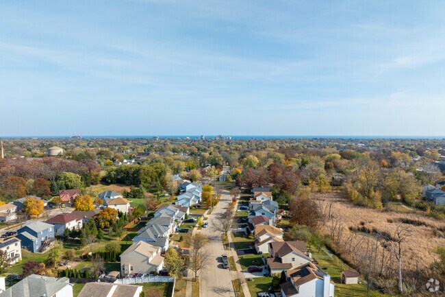 Hidden Glen is on the southwestern side of Waukegan, a short drive from Lake Michigan.