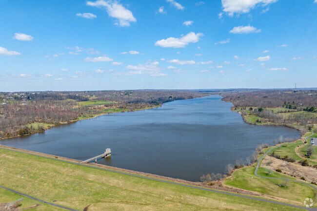 Lake Galena anchors kayaking, trails, and picnics at Peace Valley.