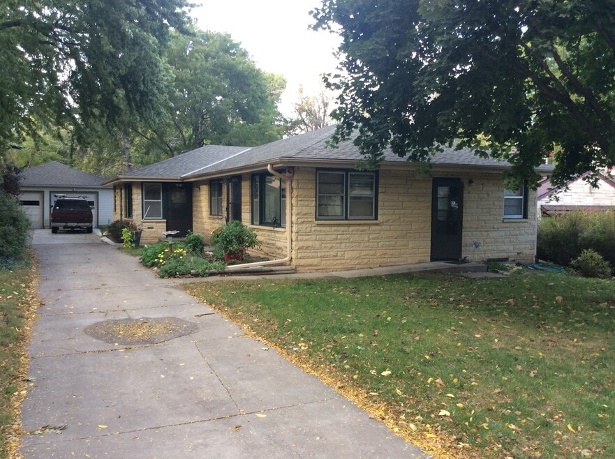 3480 Woods Ave unit 3480 Woods Ave, Lincoln, NE 68510 - photo 1