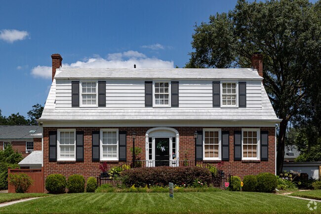 Symmetrical cape cod style homes in Ardsley Park-Chatham Crescent feature arched doorways.