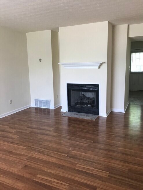 1025 Winners Cir unit B, Bowling Green, KY 42103 - photo 2