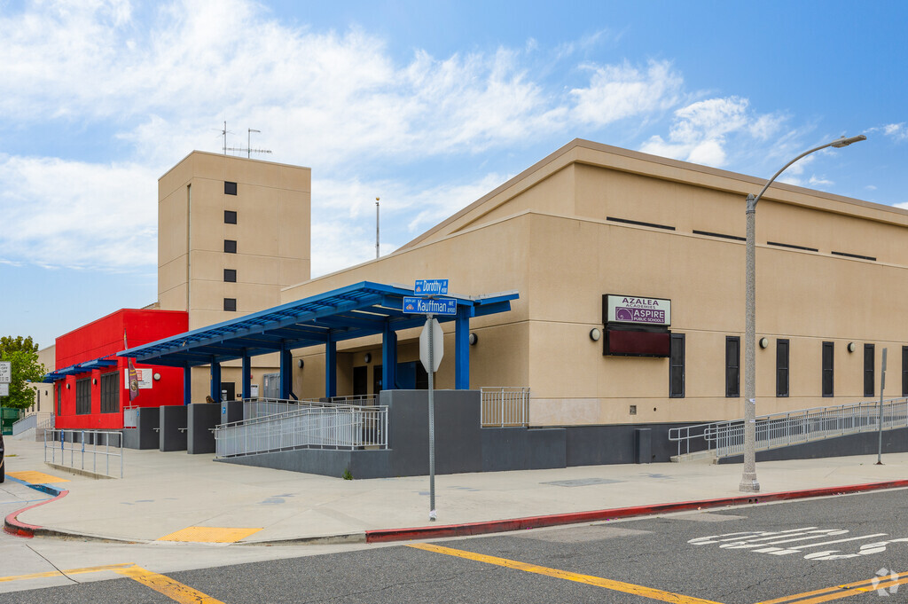 Aspire Gateway Academy educates students in grades K-5.