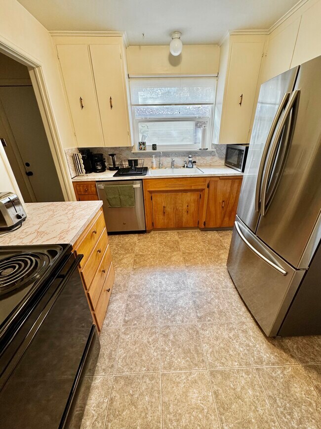 715 Loma St, Redding, CA 96003 - photo 4