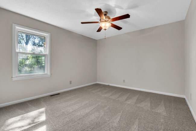 425 Centennial Ave, Lewisburg, TN 37091 - photo 4