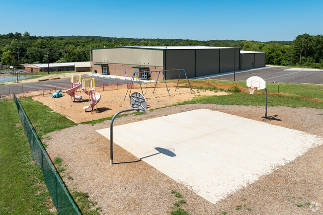 Kingston Elementary School focuses on core subjects like English.