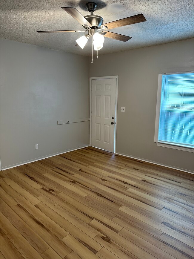 219 N Carys Ln unit Carys Lane, Pensacola, FL 32507 - photo 3