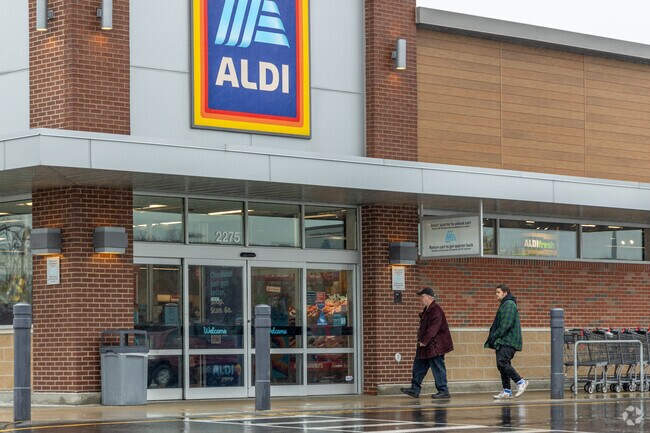 Blackberry Countryside Aurora Aldi is a great place to stop for groceries.
