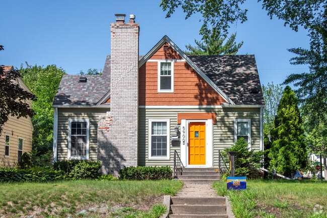 Diamond Lake is known for its well-cared-for, attractive homes.