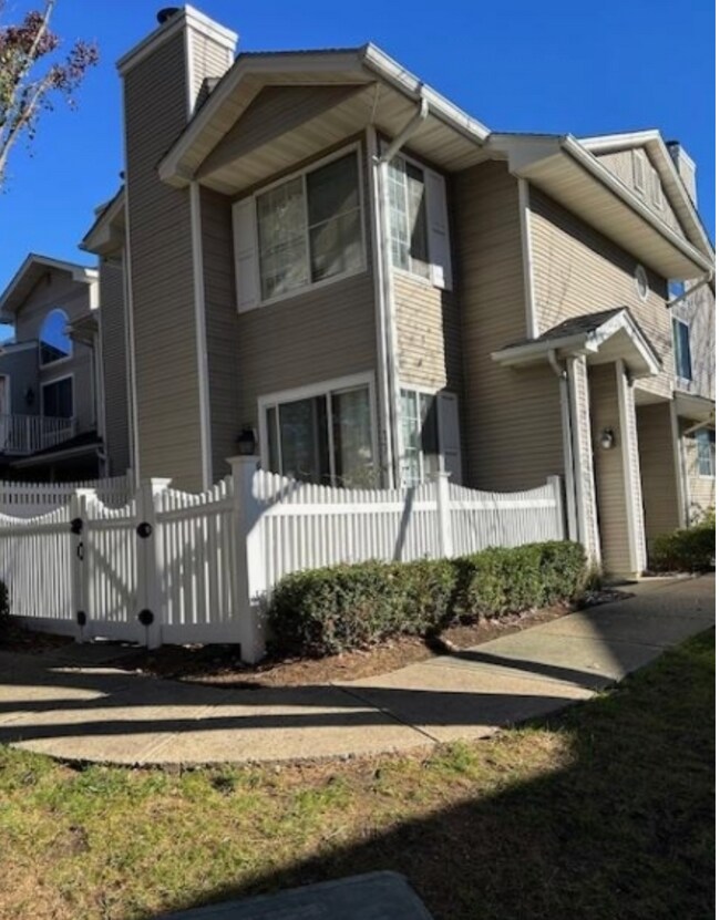 17 Crestmont Rd, Bedminster, NJ 07921