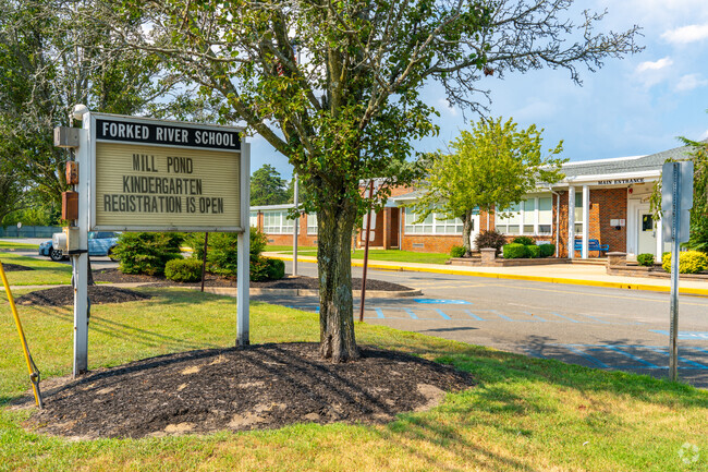 Forked River Elementary School admits students from kindergarten to 4th grade.