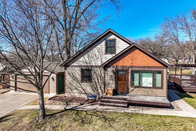 New home buyers can seek out Cottage Styled Homes within the Oakdale area.