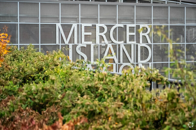 Island Point is a high end neighborhood located in Mercer Island, east of Seattle.