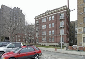 1943 N Summit Ave, Milwaukee, WI 53202