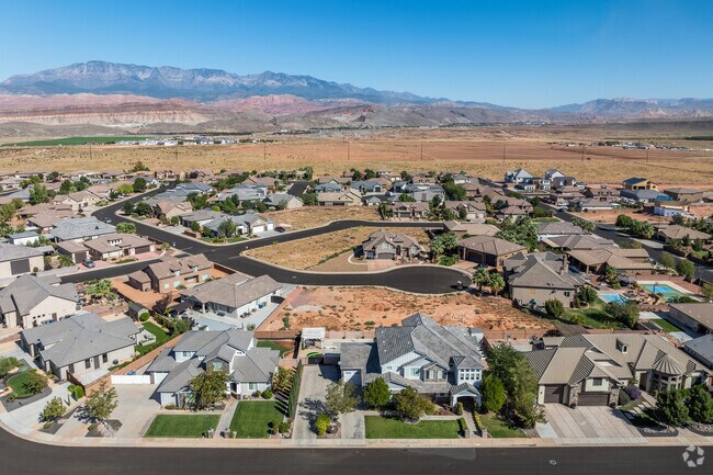 In Dixie Springs, homebuyers can find a contemporary home near plenty of outdoor fun.