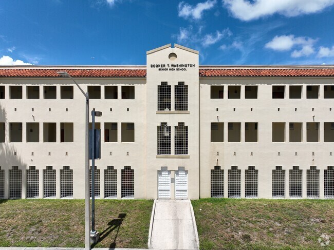 The Booker T. Washington Senior High School has an impressive entrance.